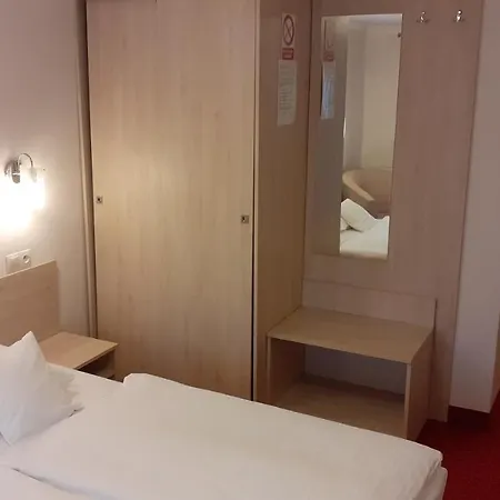 Ambra * شكلارسكا بوريبا